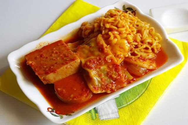 부대찌개 햄 소세지 라면 재료 양념장 소스 듬뿍! 만드는법
