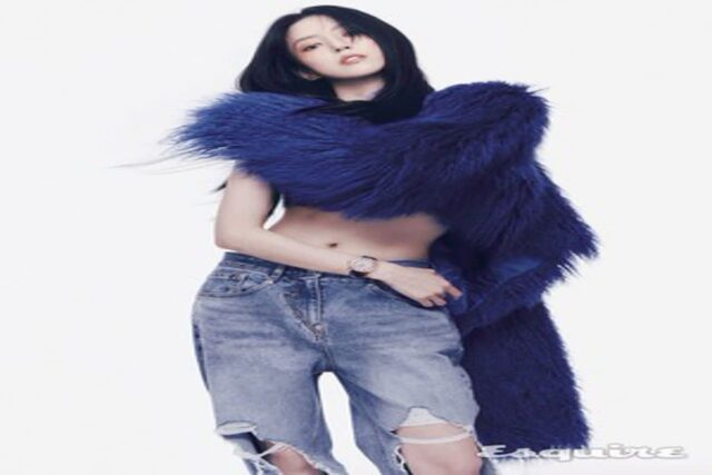 한소희 ‘몽황적 분위기 눈빛에 드러낸 허리라인’