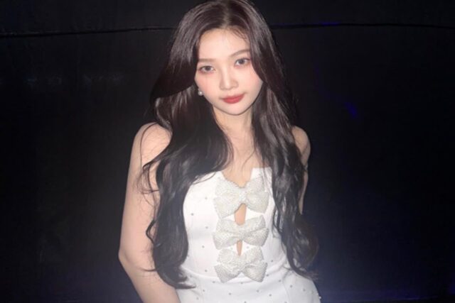 컷아웃에 리본 장식… 레드벨벳 조이, ‘칠 킬’ 무대 의상