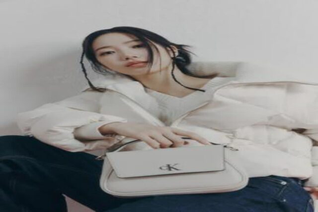 2023 겨울에는 더 짧고 화려해진 숏패딩이 대세
