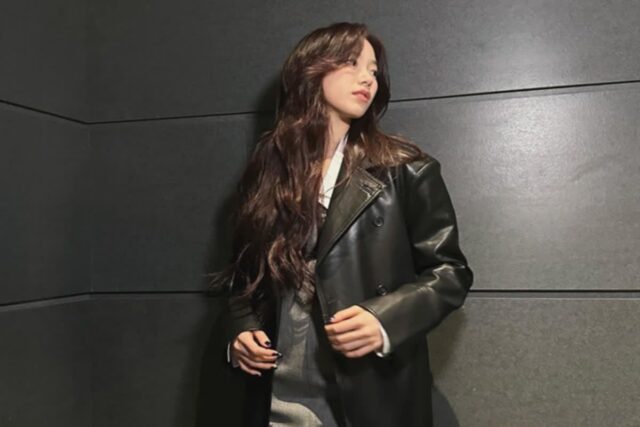 르세라핌 카즈하, 고혹적인 가죽 코트로 시선 강탈