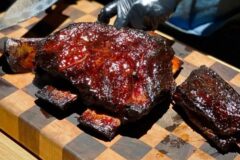 숯불에서 살린 촉촉한 육즙, 짙은 훈연 향에 매료되는 우드파이어 그릴 맛집 5
