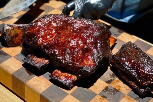 숯불에서 살린 촉촉한 육즙, 짙은 훈연 향에 매료되는 우드파이어 그릴 맛집 5