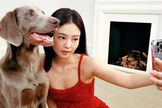 제니, 강아지들이랑 함께한 화보 공개…’세상 무해한 조합’