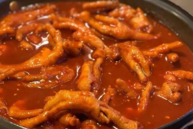 찌인~한 매운 맛으로 입에 불나는 국물 닭발 맛집 BEST5