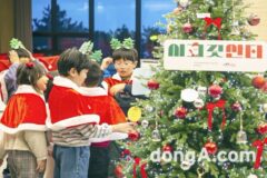 ‘시크릿 산타’ 폭스바겐그룹코리아… 제주 돌봄아동에 크리스마스 선물