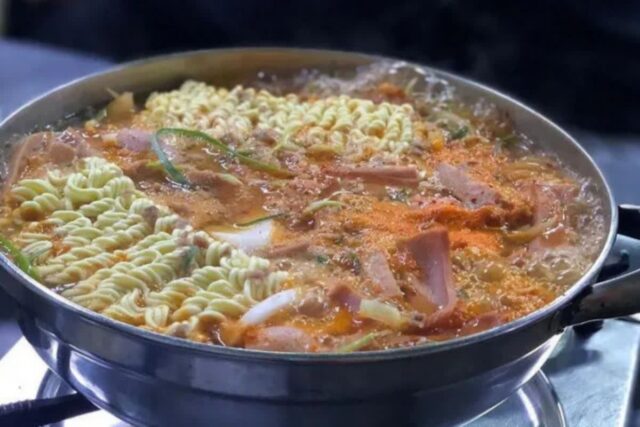 칼칼하고 진한 맛! 끓일수록 더 맛있는 부대찌개 맛집BEST5
