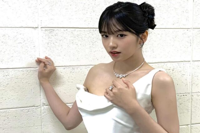 ‘우아함의 정수’ 안유진, 순백 이브닝 드레스로 세련된 매력 발산