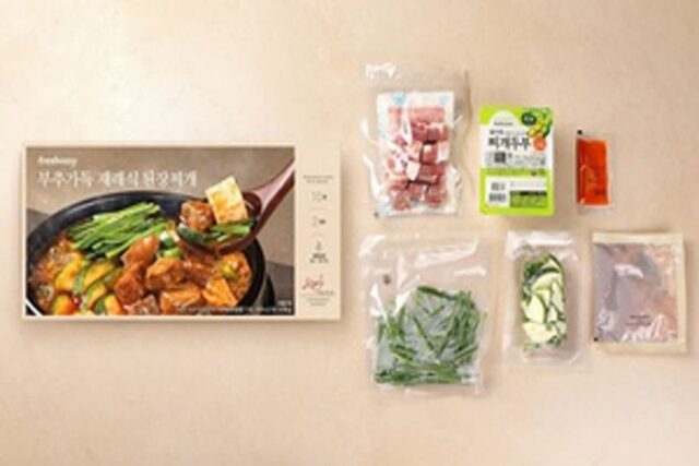 [1인가구 필수템] 맛과 영양 가득 ’프레시지 부추가득 재래식 된장찌개’