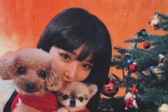 청하, 반려견 ‘밤비♥아란’과 트리 옆에서 찰칵!