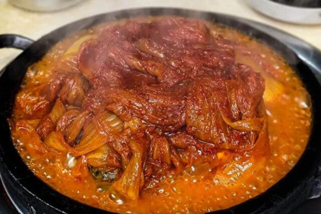 ‘흰 쌀밥 + 김치찜 = 밥도둑’ 완벽한 공식의 김치찜 맛집 BEST5