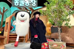레드벨벳 조이, 우아한 겨울 패션으로 2023 동물농장 마무리