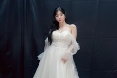 워터밤 여신 권은비, 웨딩 드레스 입고 청순 매력 발산