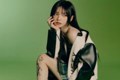 패션에 틀린 건 없다.. 에스파 카리나의 레트로 스트리트룩