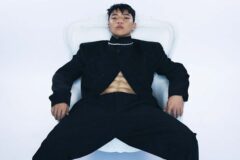 황희찬, 상남자의 매혹적인 블랙 스타일링