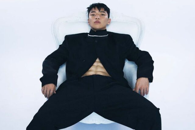 황희찬, 상남자의 매혹적인 블랙 스타일링
