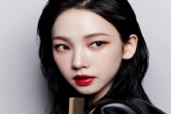 카리나, 레드립과 블랙룩으로 ‘쿨+시크’ 매력 발산