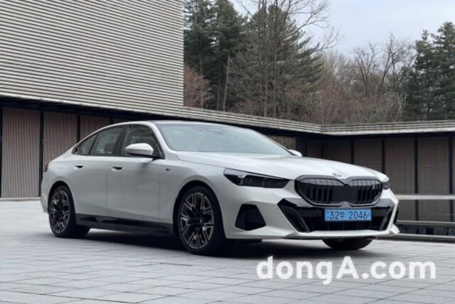 [신차 시승기]전기차 주행의 즐거움 ‘BMW i5’