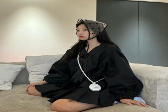 요즘 뜨는 스키니한 스카프 매는법