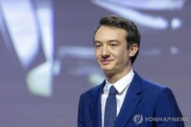 ‘블랙핑크 리사와 열애설’ 루이비통 아르노, 시계부문 CEO 승진