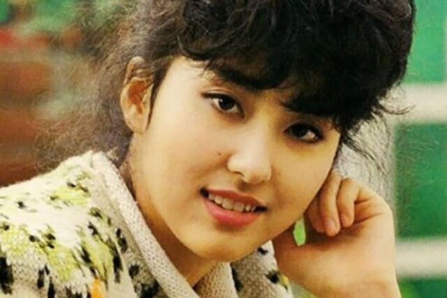 10대인데 눈빛이 너무 야해 방송정지 당했던 연예인