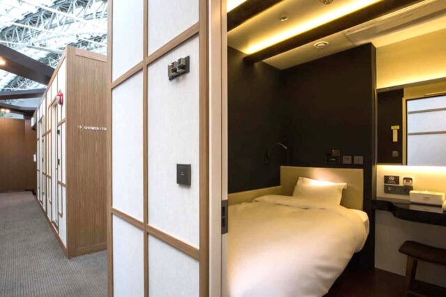 ‘단돈 4만원’이면 공항에서 두발 쭉 뻗고 잘 수 있다는 곳(+꿀팁)