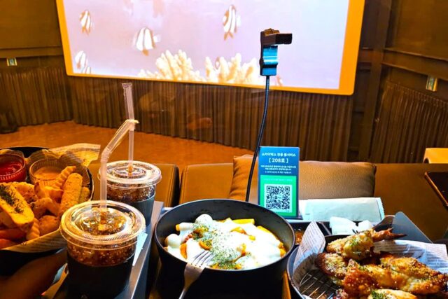 가본 사람들마다 극찬한다는 영화관 “요즘은 룸에서 치킨 먹으며 봅니다”