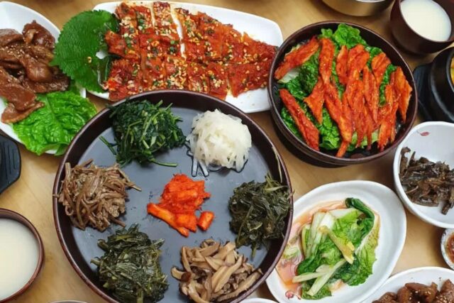 ‘지금이 제철!’ 씁쓸하면서도 개운한 맛이 일품인 더덕 맛집 BEST4