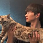 육성재, 반려묘 ‘삼이’와 전한 반가운 근황…”내려놔라 닝겐”