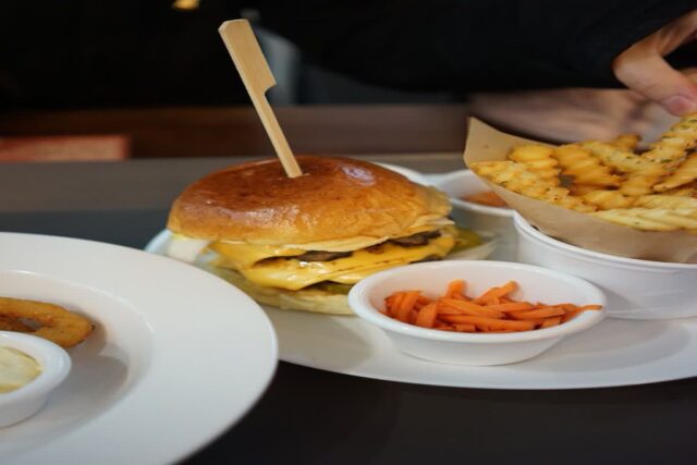 삼송역 맛집 수제버거 맛있는 더코너비스트로