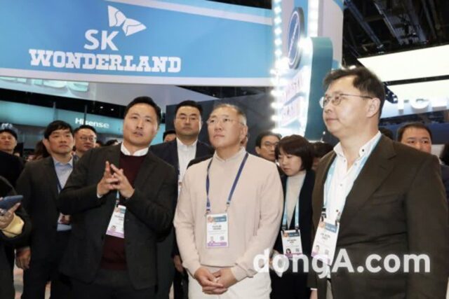 [CES 2024]美서 ‘정의선 VIP고객님’ 맞이한 최재원 SK온 대표 수석부회장