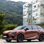 렉서스 SUV, 좁은 공간도 10초 만에 자동 주차