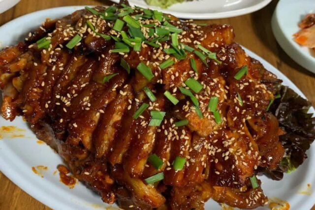 매콤달콤한 소스와 쫄깃한 족발이 만드는 환상의 콜라보! 불족발 맛집 5곳