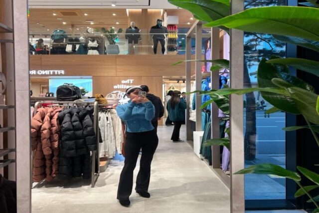 명동놀거리 서울 가볼만한곳 룰루레몬 명동 타임워크에서 실내데이트