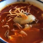 잘게 찢어 넣은 소고기와 얼큰한 국물이 일품! 육개장 맛집 BEST5