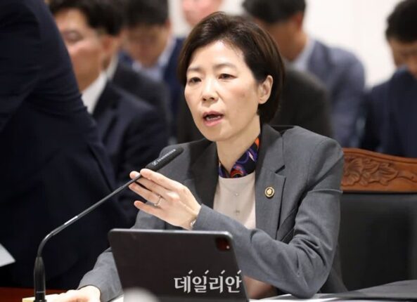 “조성경 과기정통부 1차관 논문 표절 의혹…학위 박탈해야”