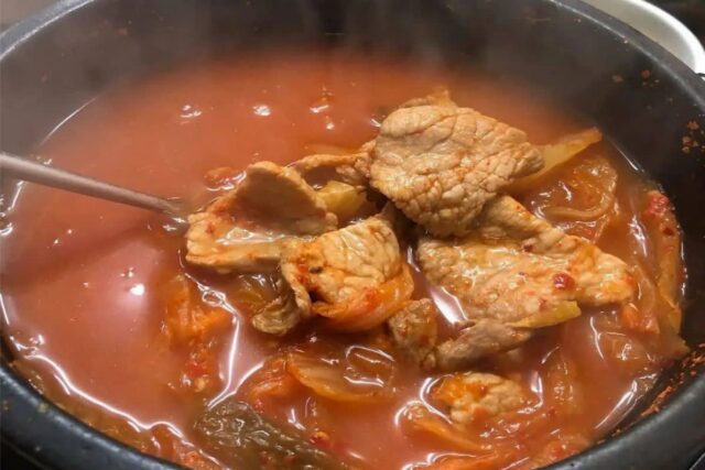‘참치, 꽁치, 고기?’ 재료에 따라서 맛이 달라지는 김치찌개 맛집 BEST5