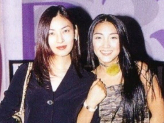 언니가 거기서 왜 나와? 25년 우정 확인한 원조 요정과 배우