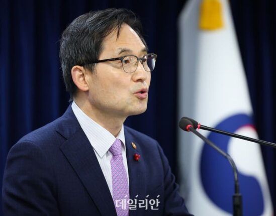 공정위, 플랫폼법 제정 속도…업계 ‘경쟁력 약화’ 우려 고조