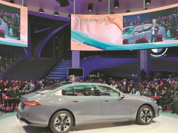 BMW, 중국 소비자 위한 5/i5 출시 행사 개최