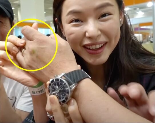 남편 두고 다른 남자와 반지 맞춰 끼고 다니는 이하늬