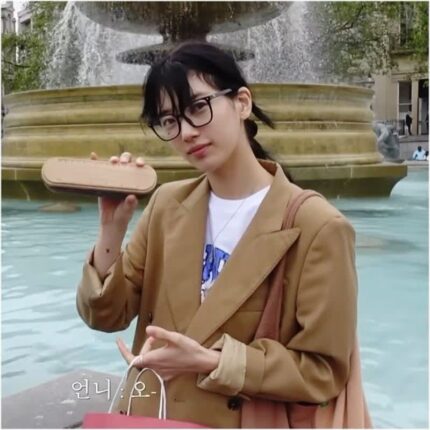 수지 유튜브 런던 2탄 사복 패션 카멜 그레이 블레이저 자켓 정보