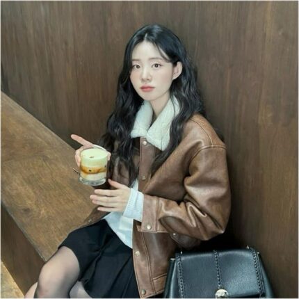 신시아 사복 패션 클래식한 20만원대 여성 무스탕 코디