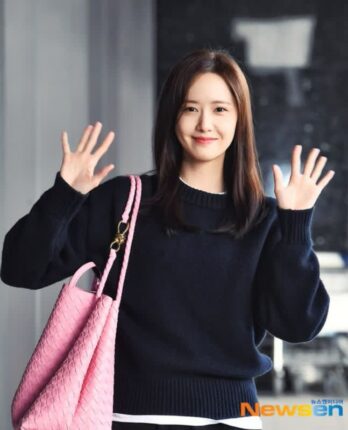 윤아 얼굴만큼 예쁜 공항패션 속 브랜드별 명품가방 zip