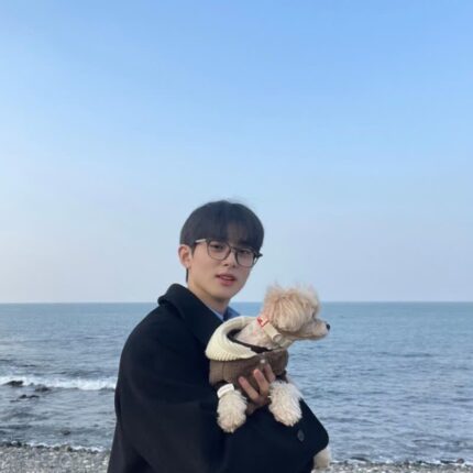 김민규, 반려견 ‘콩이’와 바닷가에서 찰칵!