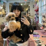 청하, 반려견 ‘밤비&아란’과의 거울 셀카 공개…”하트해♥”