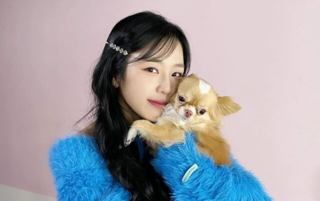 예원, 반려견 ‘콩닥’이 품에 안고 찰칵!…”근황.zip”