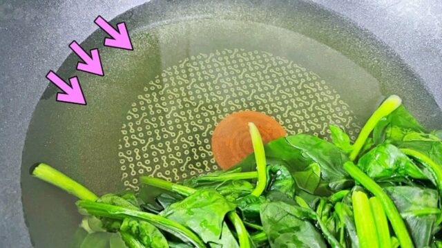 ‘시금치 데친물’ 버리면 안되는 이유!이렇게 유용하다고!?