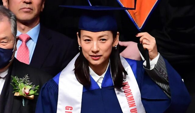 ‘아무도 믿지 말라’는 졸업 축사 남긴 스타