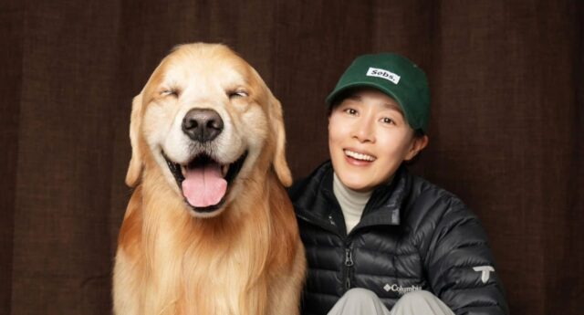 문정희, 반려견 ‘마누’와 환한 미소…”봄이 오는 문턱에서”